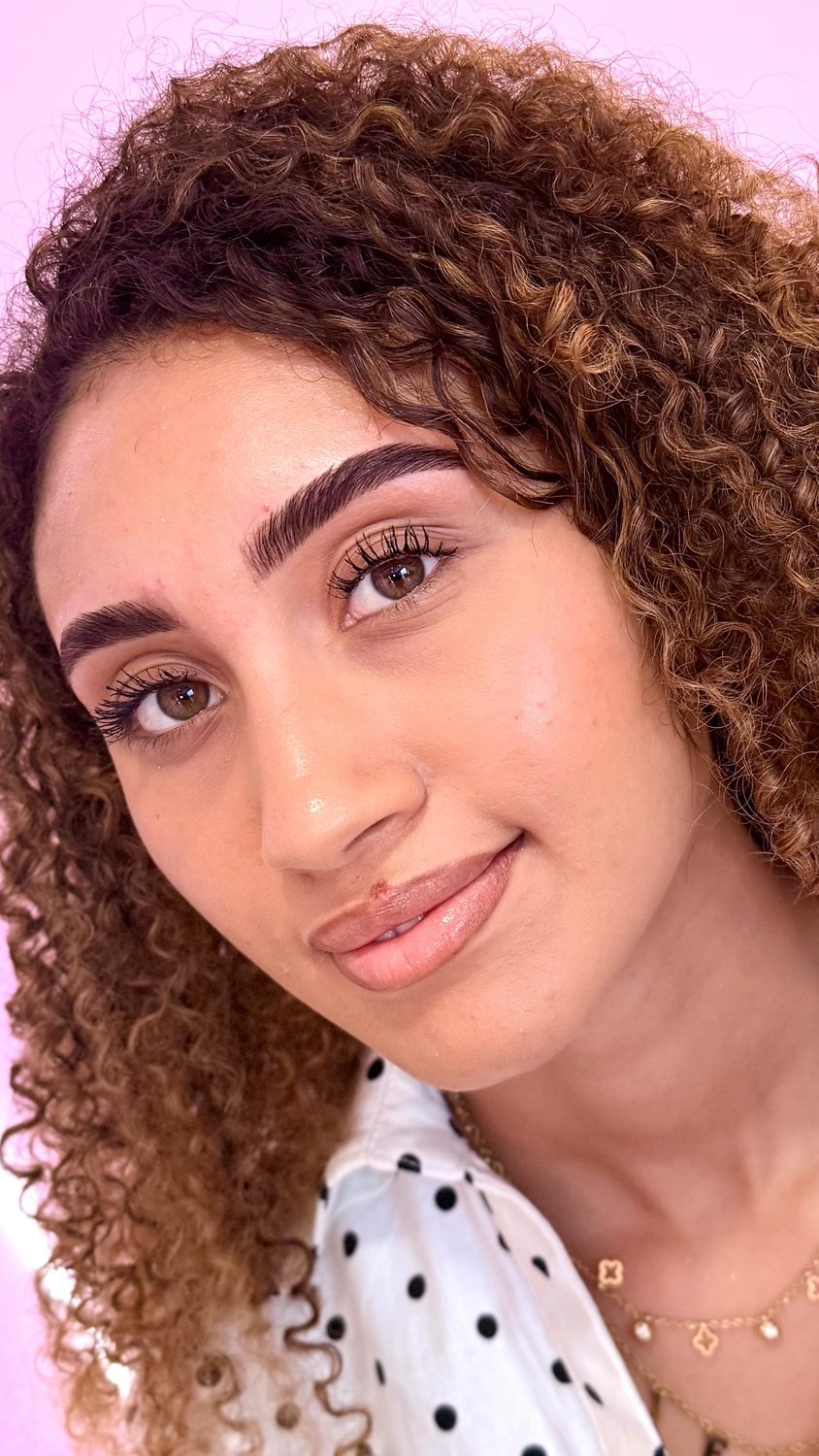 Sourcils restructurés au henné par Dream SourCil, Marseille